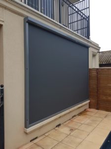 Vertiscreen, With Spacers behind tracks